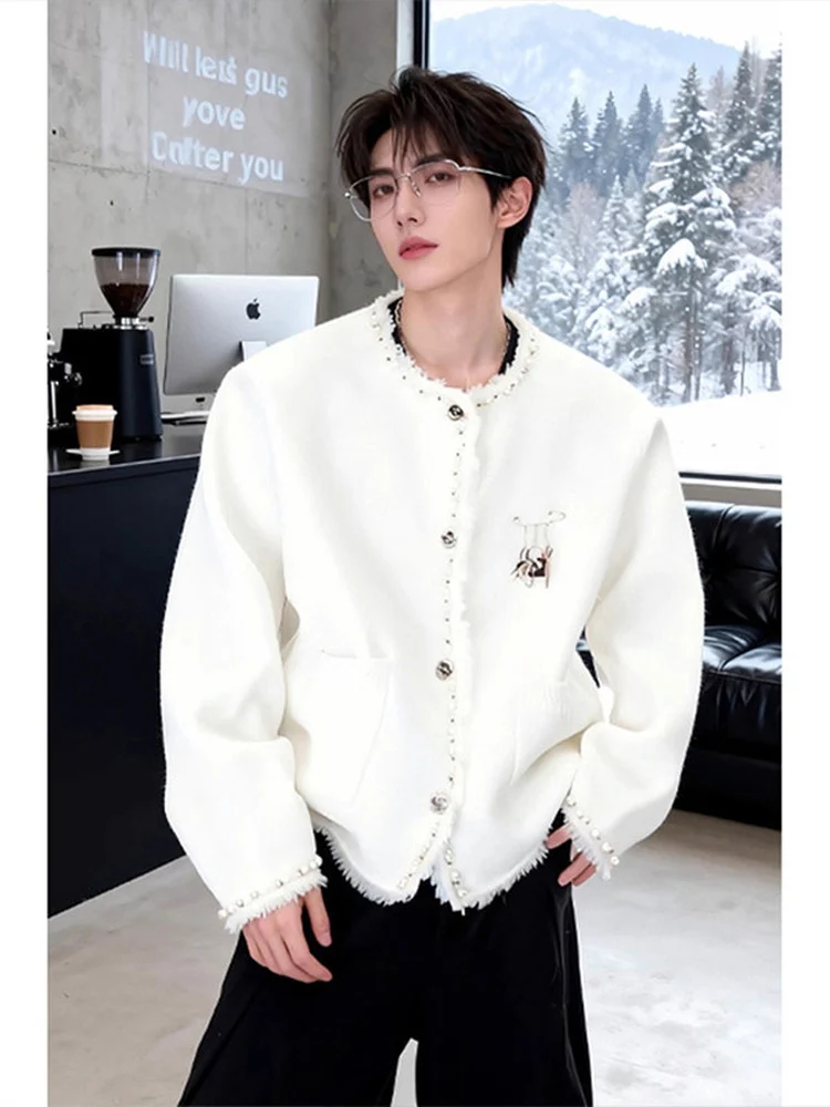 

Новый белый вязаный кардиган 2026 года для мужчин: осенне-зимний люксовый свитер с жемчужными пуговицами, повседневный деловой стиль