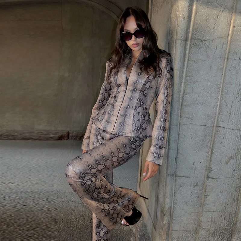 Schlangenmuster-Set mit V-Ausschnitt, Schnallenverschluss und Taillenbetonung: Mantel und Hose für Damen, Street-Style, Langarm, Schlanke Jacken, Schlaghosen, Neue Outfits – Detail 11
