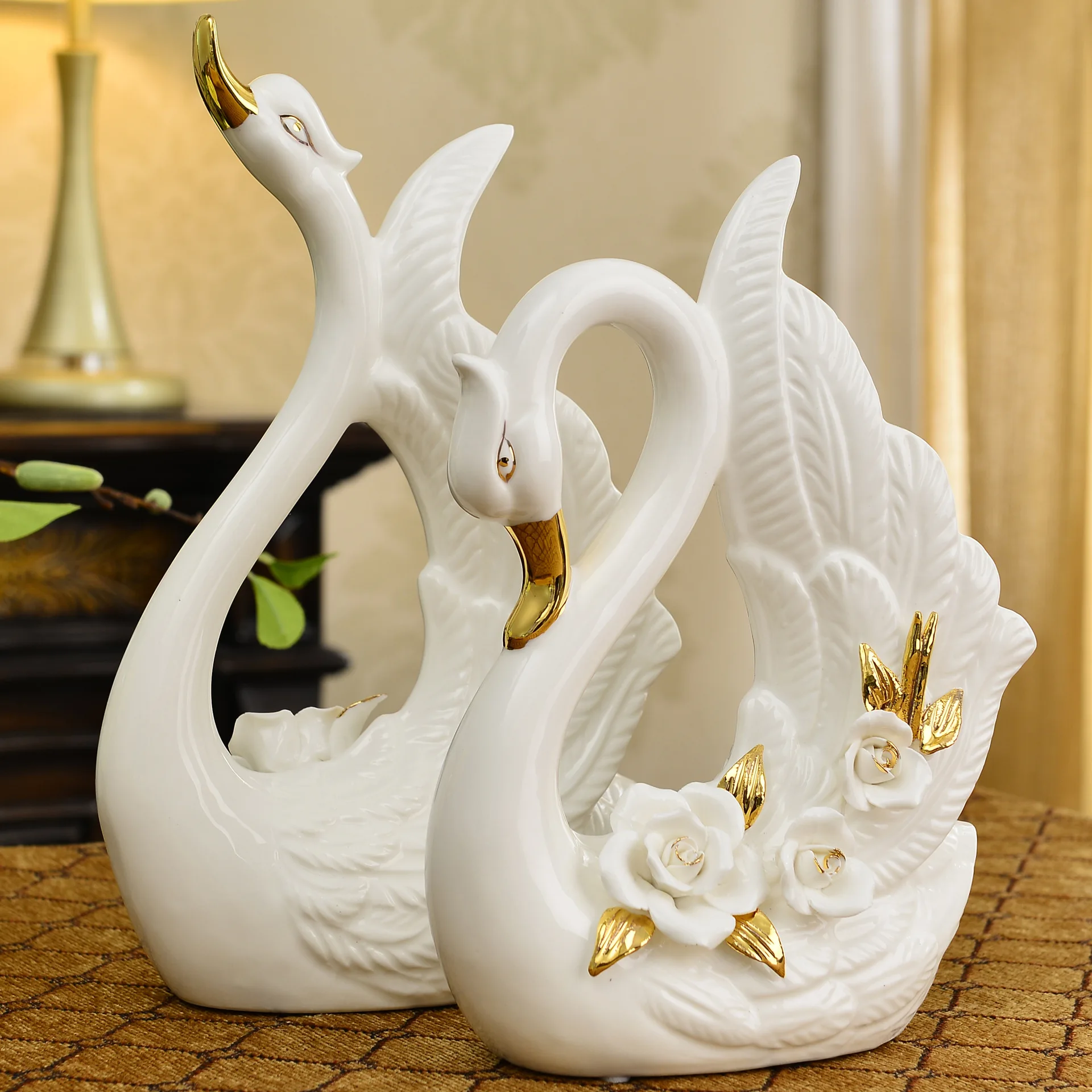 A Pair White Swan Lovers Home Decor Ceramic Crafts Porcelain Animal Figurines Wedding Decoration Lovers Gift