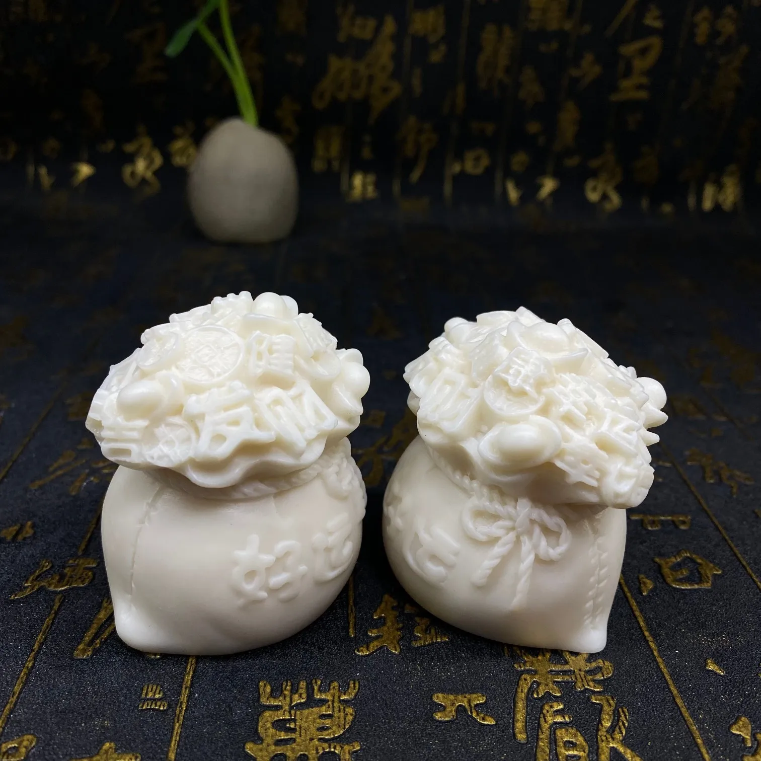 Ivory Nut Carved Lucky Fortune Bag Bodhi Seed Home Desktop Car Wenwan Craft Ornament Auspicious Tabletop Collectible Decor