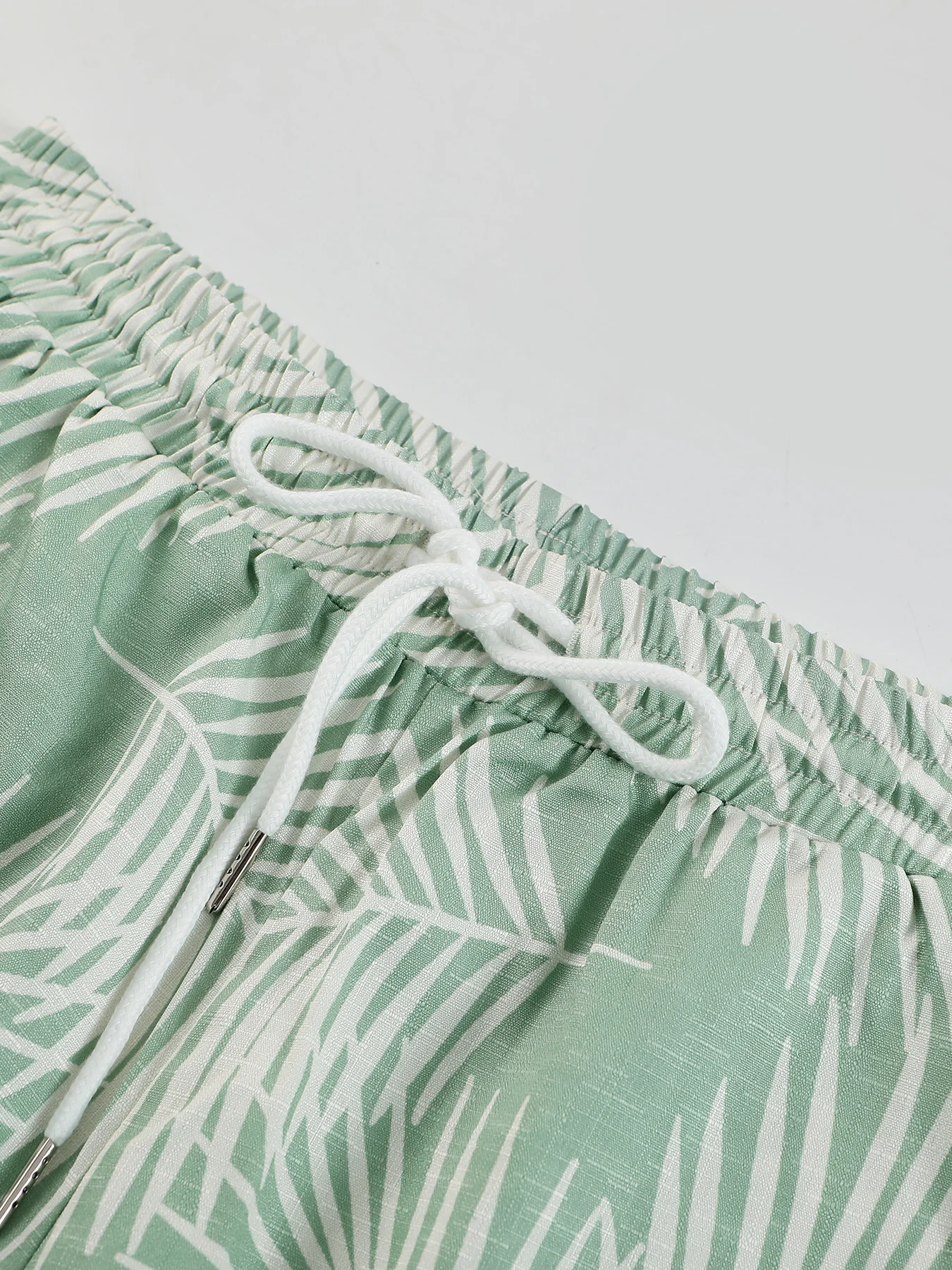 Tropical Plant Print Men's Two-Piece Suit, Green and White Cuban Collar Short-Sleeved Shirt and Shorts, Casual Loose Hawaiian Style Men's Summer Outfit view 4