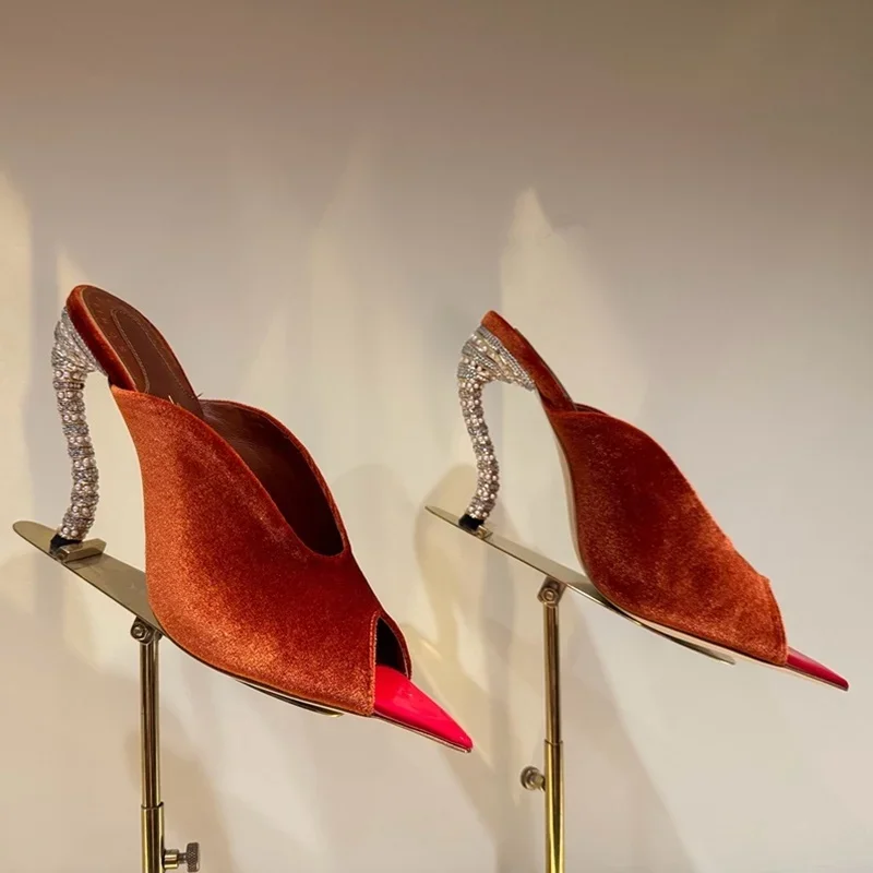 Zapatillas de tacón alto con forma especial, zapatos romanos con punta puntiaguda y diamantes, zapatos de boda con temperamento a juego en Europa