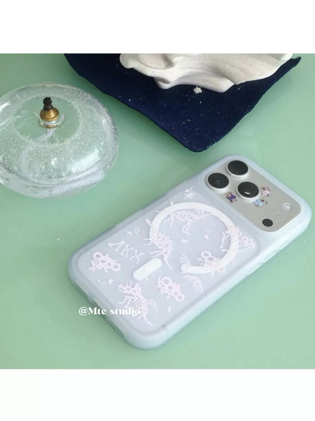 Funda magnética para teléfono con diseño de esqueleto de dinosaurio rosa, compatible con MagSafe, para iPhone 18, 17, 16, 11, 12, 13, 14, 15 Pro Max, Plus, 17AIR, estilo Y2K, con acabado mate.