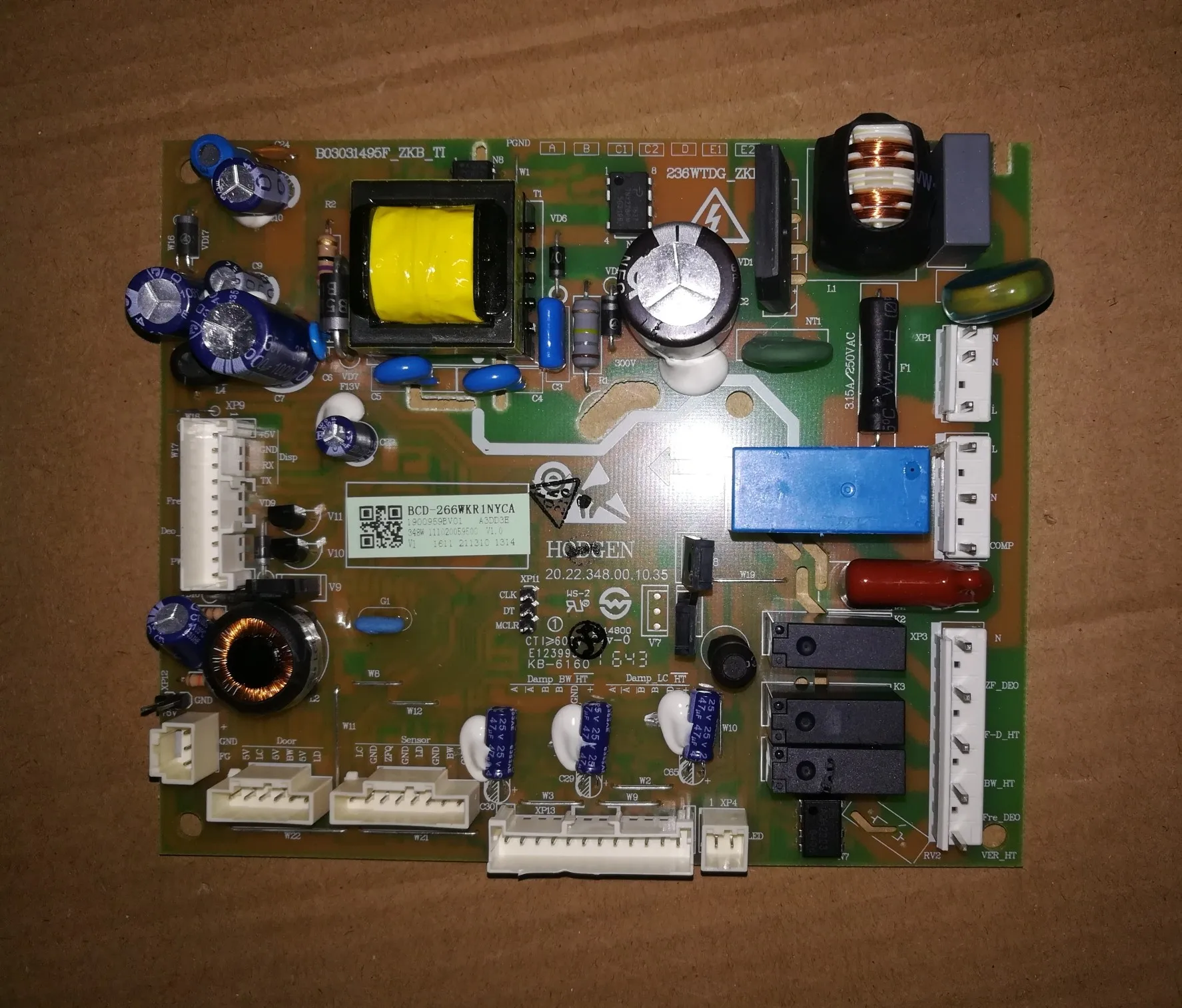 

BCD-266WKR1NYCA 1900959 тестовая материнская плата (OK)