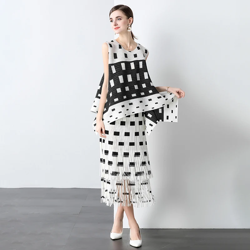 2025 Summer New Pleated Print Set with Loose Sleeveless T Shirt and Double Layer Fringe Skirt