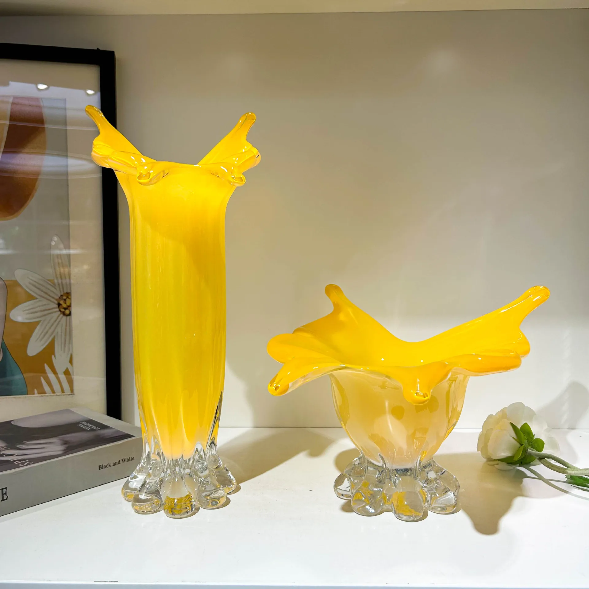 Modern art butterfly-shaped vase fruit plate home hotel model room high-end desktop floral decoration