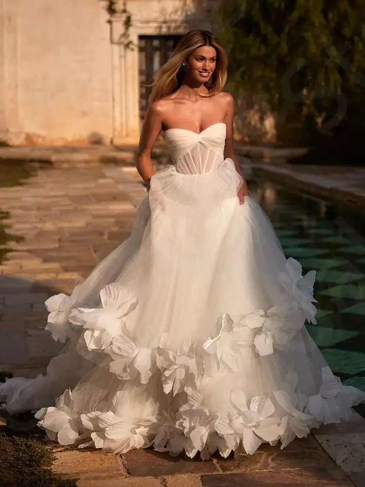 Abiti da sposa personalizzati affascinanti in vendita Abiti da sposa bianchi 2025 Abiti da sposa con scollo a cuore Abiti da sposa con fiori Back Out