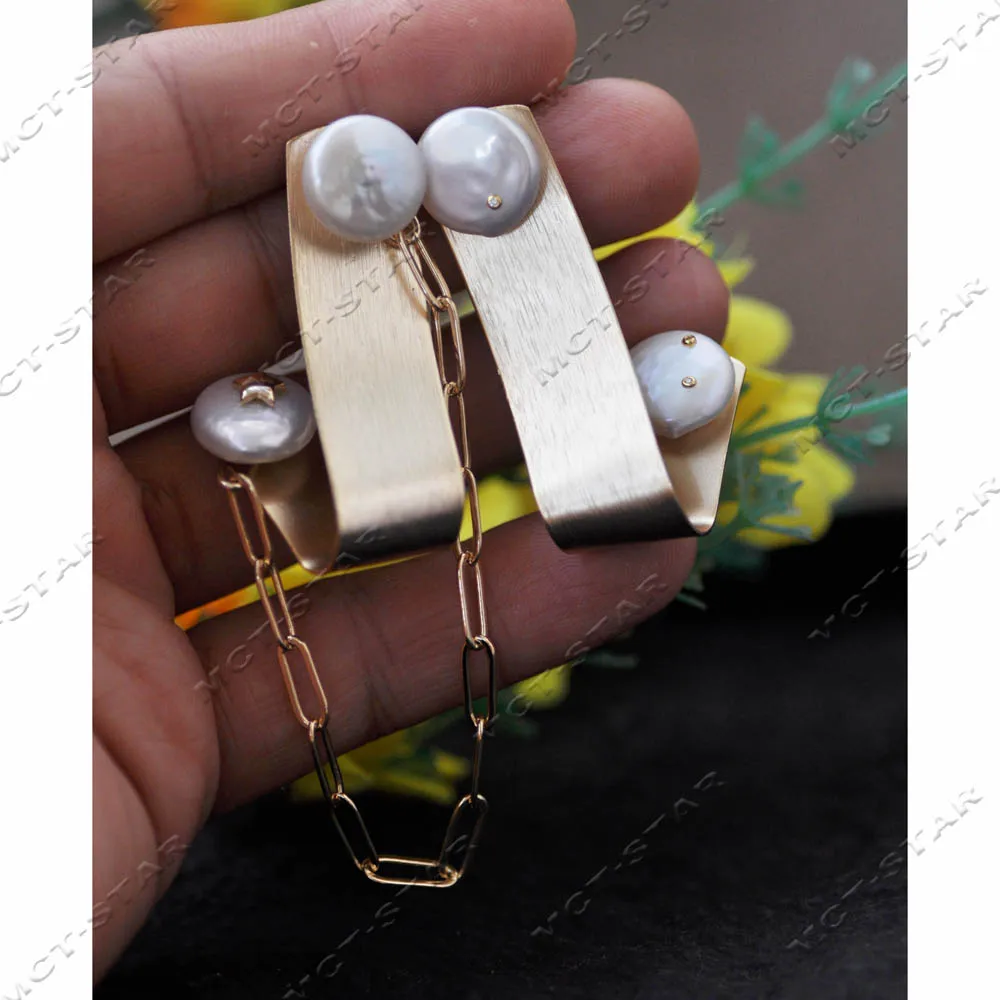 

Z14217 Креативные серьги-гвоздики с белой монетой и золотой лентой 14 мм, серьги-гвоздики с цирконием