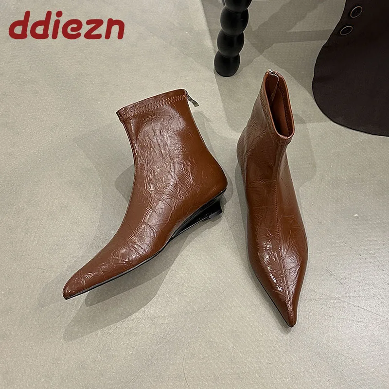 

Новые модные женские ботильоны на низком каблуке, повседневная женская обувь на молнии, женские короткие ботинки с острым носком, обувь на танкетке