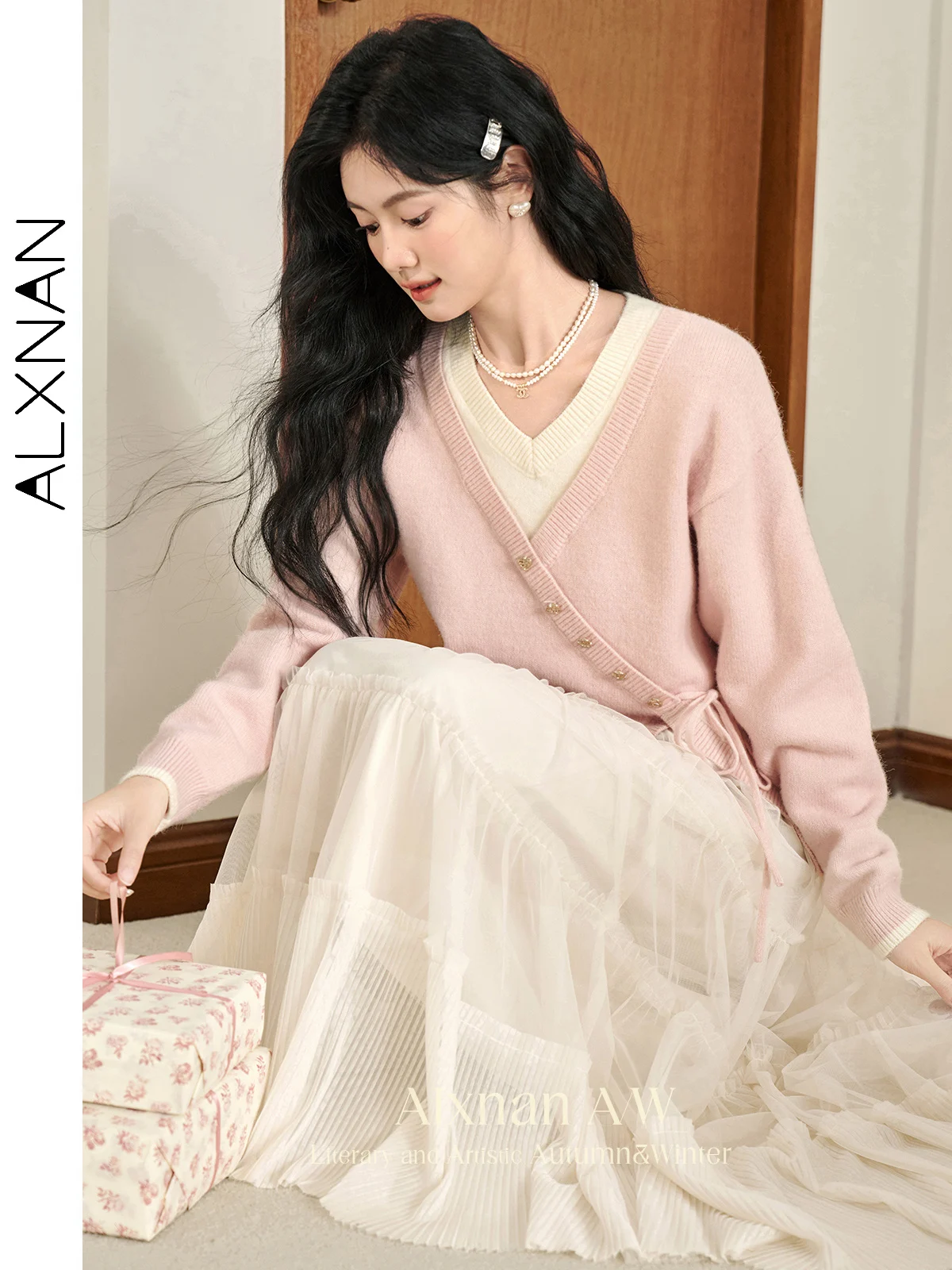 ALXNAN Women's Sweet 2 in 1 Pullovers Patchwork V-neck Special-shaped Metal Button Side Slit Lacing 2024 Winter Jumper DYL661335