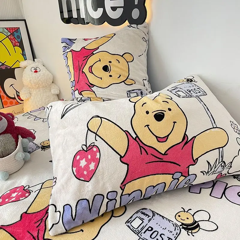 Federa in velluto corallo Cartoon Winnie The Pooh, accessori per la casa con motivo a punto anime Kawaii, regalo per federa morbida e spessa