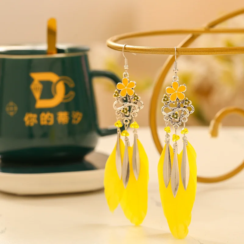 11 + 1 اللون 2025 خمر ريشة أقراط طويلة مثلث كريستال أقراط عطلة نمط مجوهرات Tixi