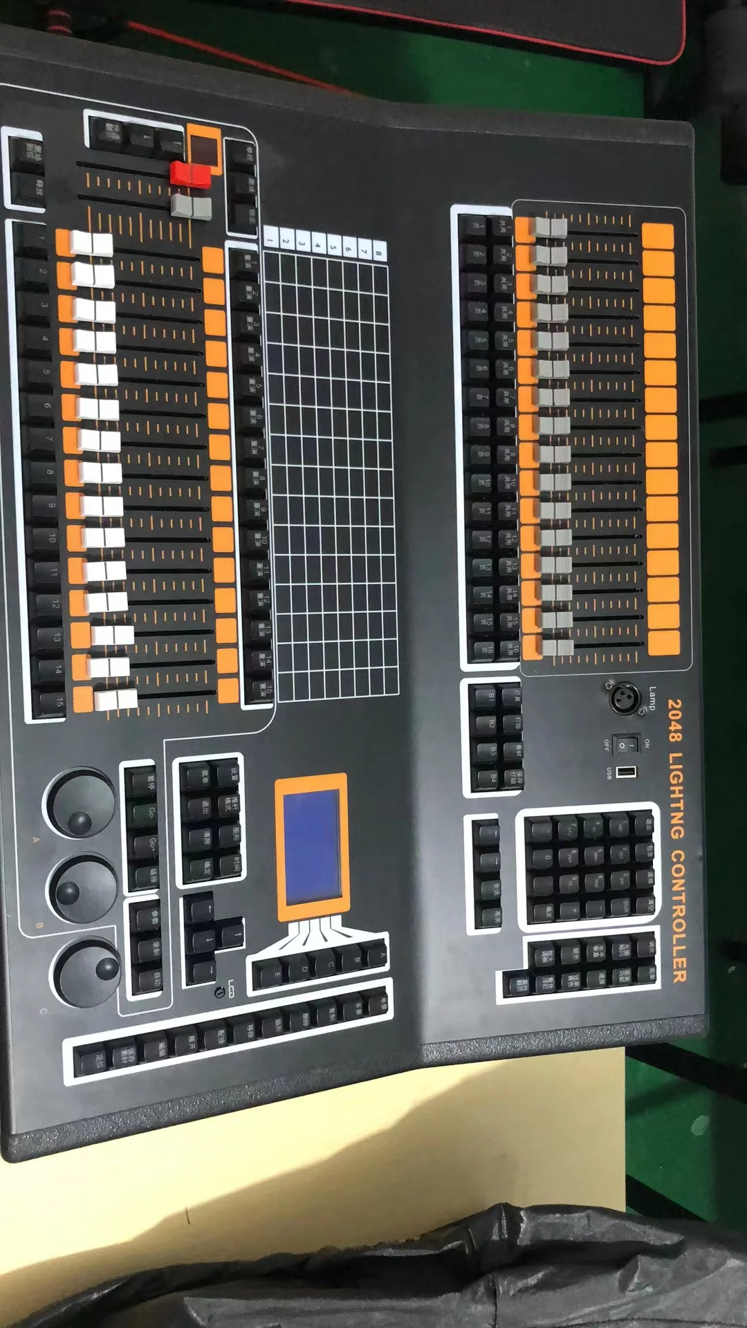 Bezpośrednia dostawa nowej konsoli King Kong 2048 do sterowania oświetleniem scenicznym, konsola DMX do oświetlenia teatralnego.