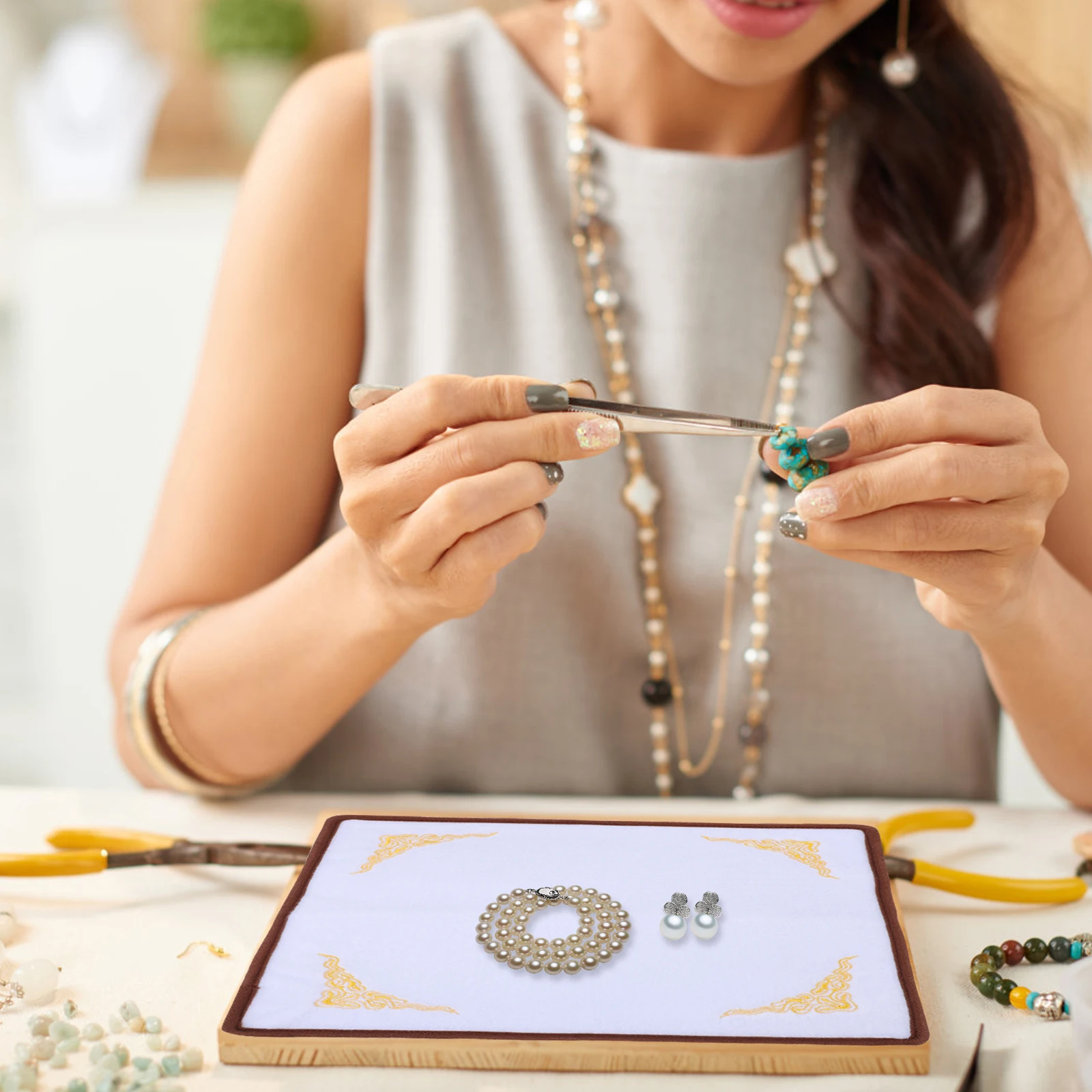 

1pc Premium Flannelette Jewelry Display Non-Slip Foldable Cloth Counter Pad Bracelet Necklace Lightweight Delicate Embroidered