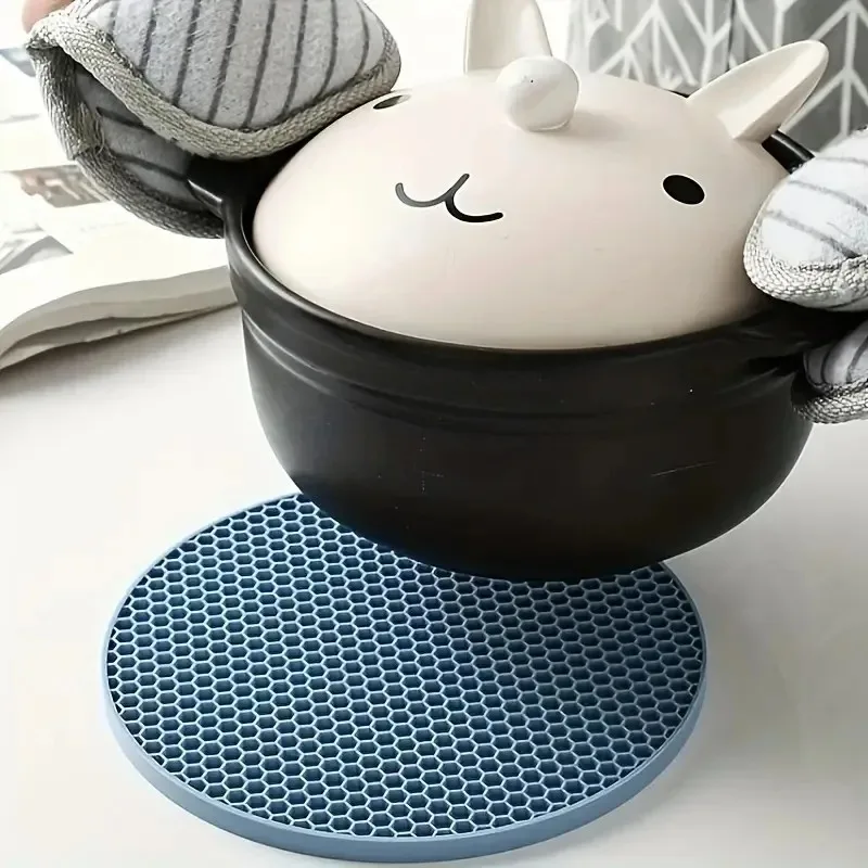 

Round Honeycomb Silicone Placemat 17Cm, Tabletop Heat Insulation Pad, Non-slip Pot Holder,High Temperature Resistant Table Mat