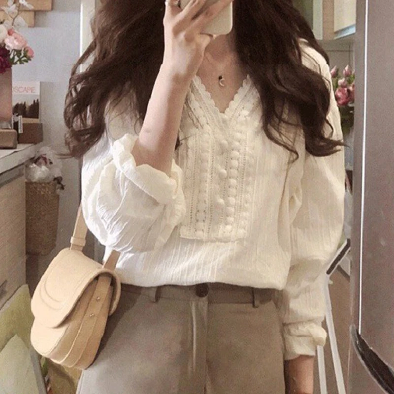 Women\'s Spring Autumn Fashion Lace Patchwork Blouse Vintage White V Neck Long Sleeve Shirt Casual Loose Chic Tops Female Blusas