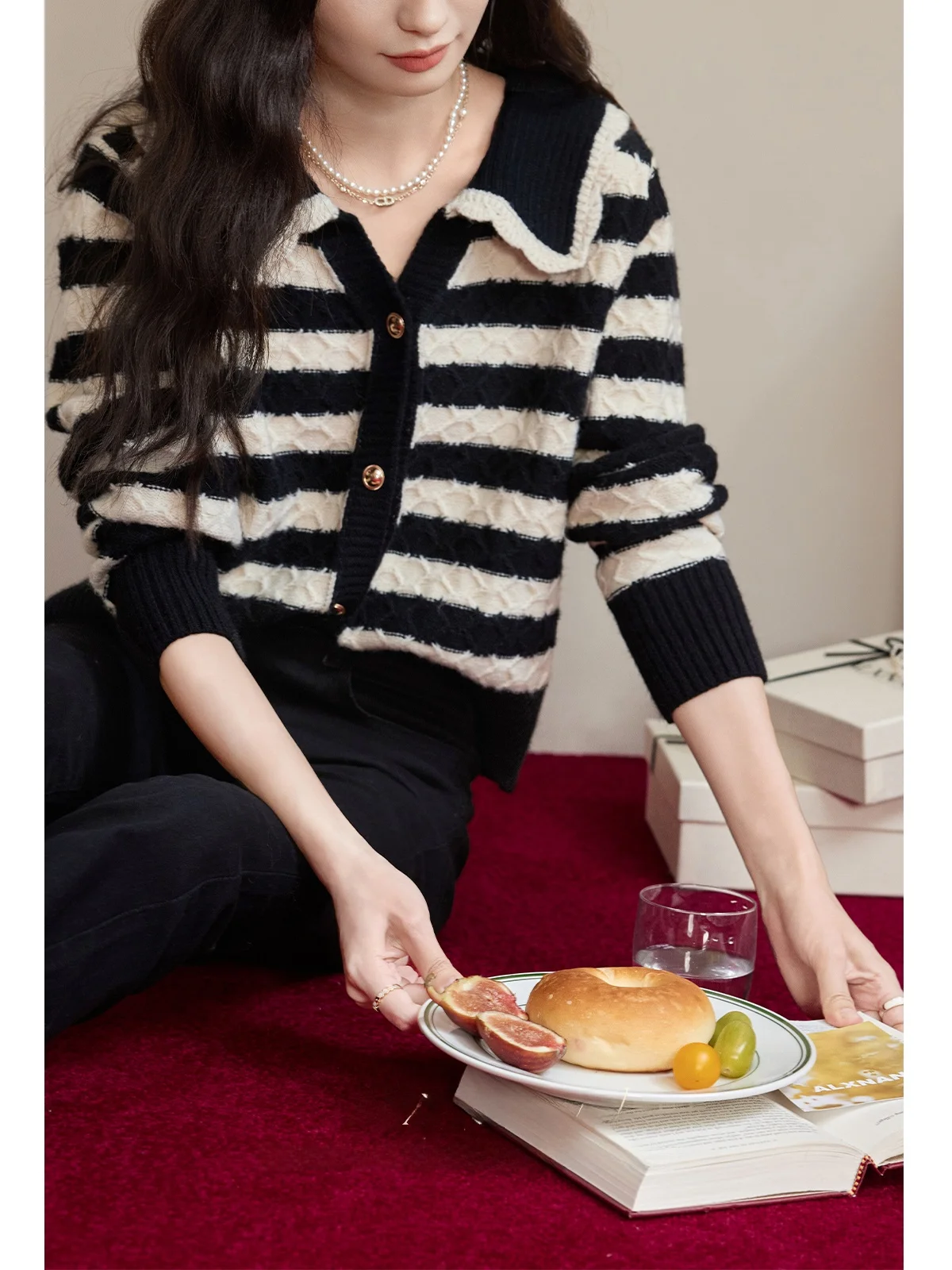 

Женский вязаный топ Swallow South Plum Pie в полоску с длинными рукавами, корейский стиль, круглый вырез, на пуговицах, стандартный крой