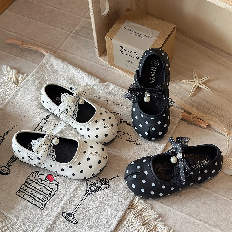 

Girls Polka Dot Leather Shoes with Ribbon Bowknot 2026 New Toddler Ballet Flats Soft Sole Simple Princess School Party Dress Up