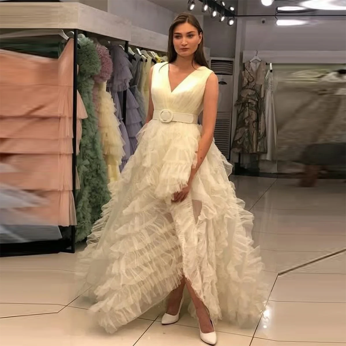 Vestido de Festa Elegante Branco com Decote em V, Vestido de Festa em Camadas de Tule, Vestido Formal para Meninas, Vestido de Festa Longo