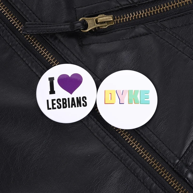 I Am A Lady Lover Pin Encourage Lesbianism Button Badge Retro Feminist Design for Queer Women Pride Parade Casual Street Style