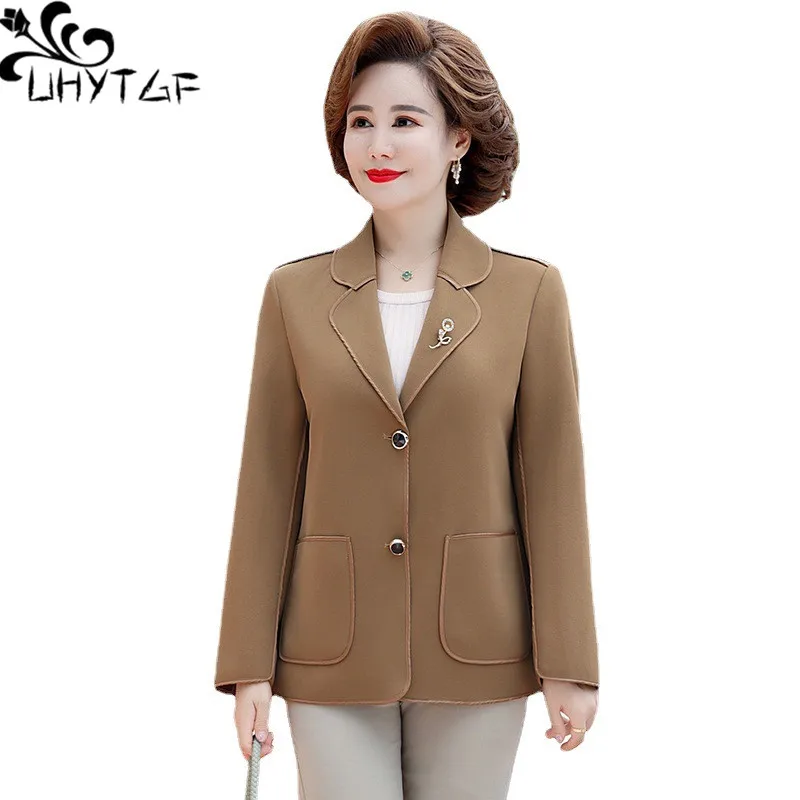 

UHYTGF Middle-Aged Elderly Autumn Windbreaker Womens Fashion Single Breasted Short Tops Female Elegant Mom Thin Trench Coat 2363