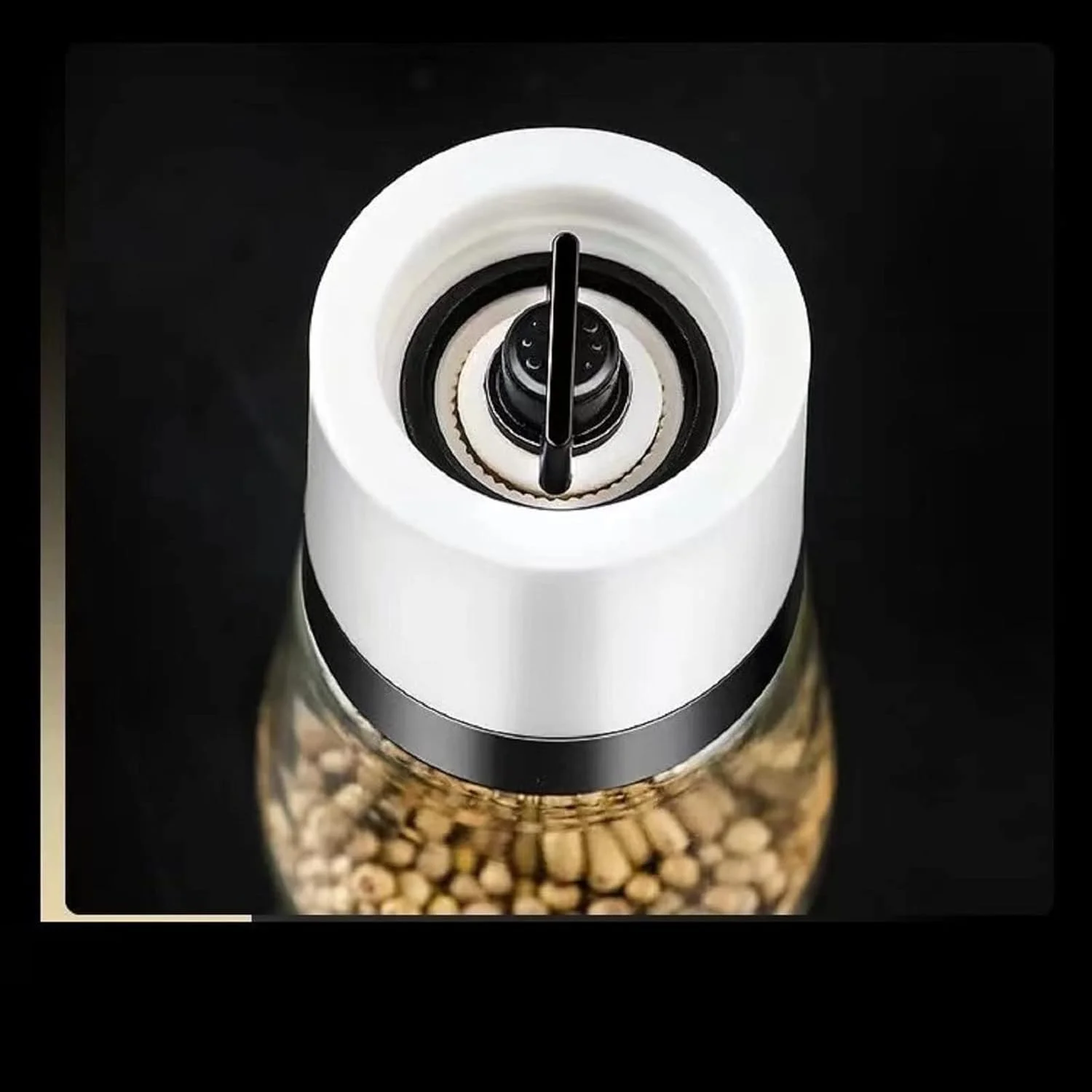 인체공학적 디자인의 스파이스 그라인더 2.5인치 - 블랙.