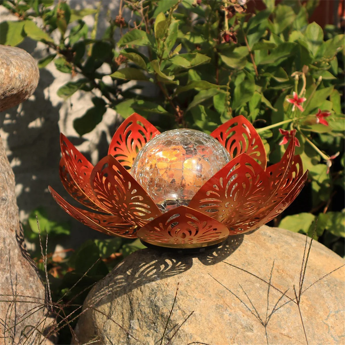 تعمل بالطاقة الشمسية الحديد الفن لوتس ضوء في الهواء الطلق المكونات في مصباح الحديقة غير نافذ للمطر ديكور المناظر الطبيعية فناء الخفيفة