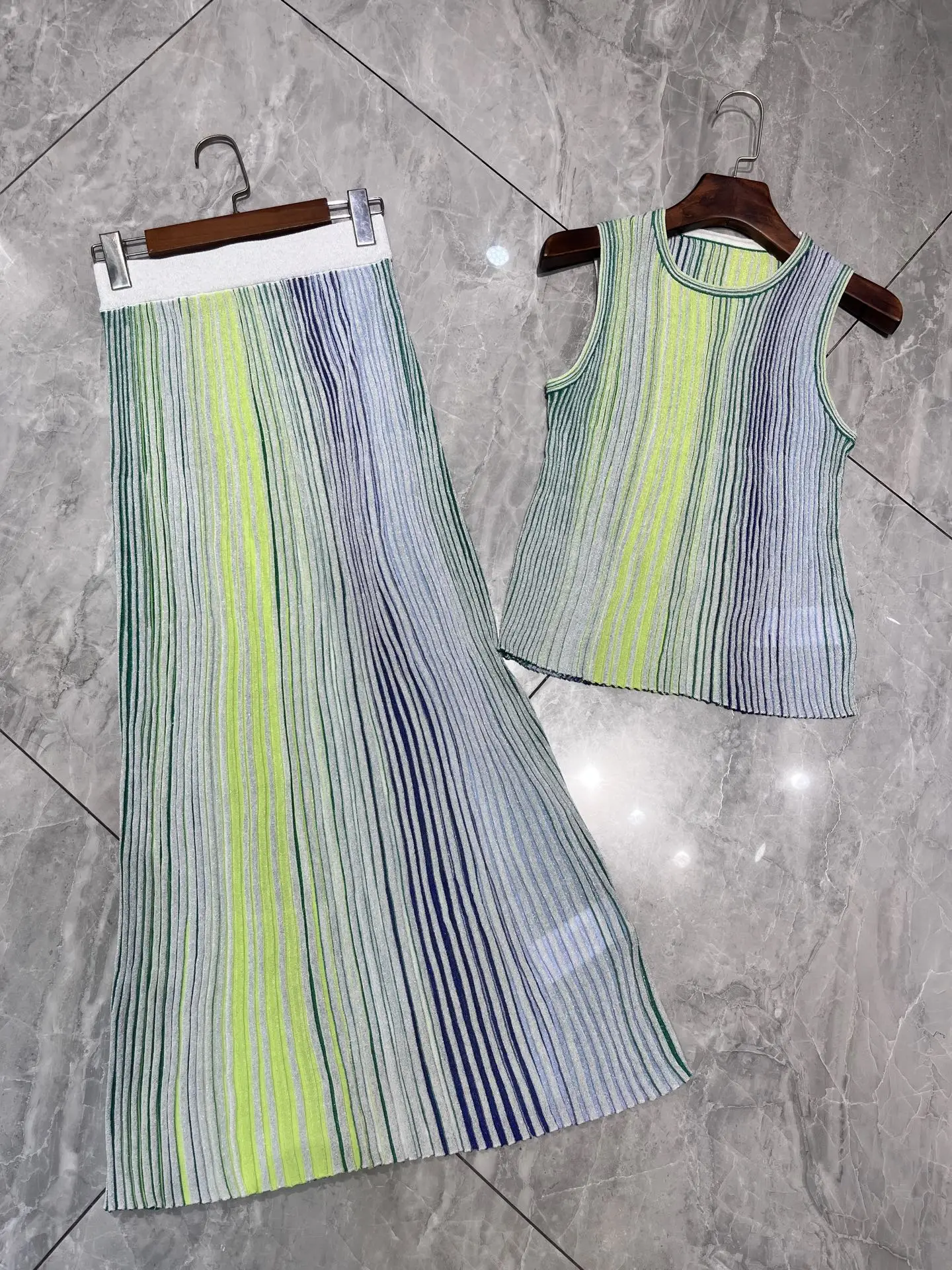 

2025 New Women Sequined Green Striped Knitted Set Round Neck Sleeveless Vest Top + Elastic Waist A-Line Long Skirt Elegant Suit