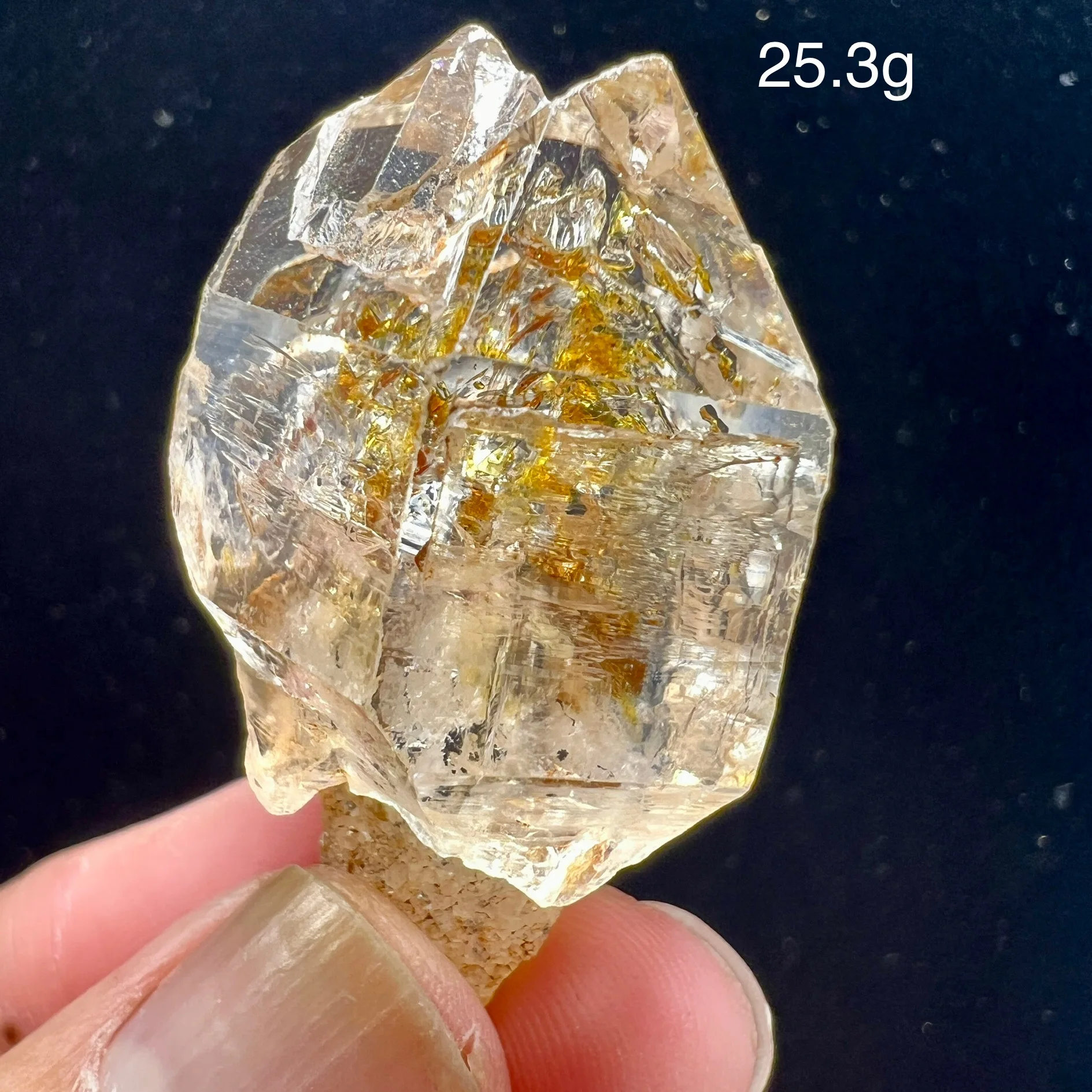 Selected natural oil-bile crystal mineral raw stone crystal specimen for appreciation, collection and display.