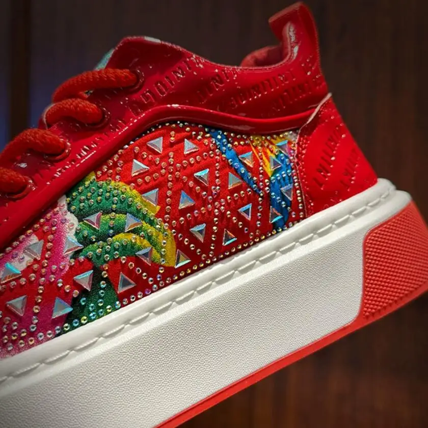 人気の紳士靴には、ダイヤモンドボードシューズ、ヘアスタイリストシューズ、ステージファッションプリント布靴A11が満載です