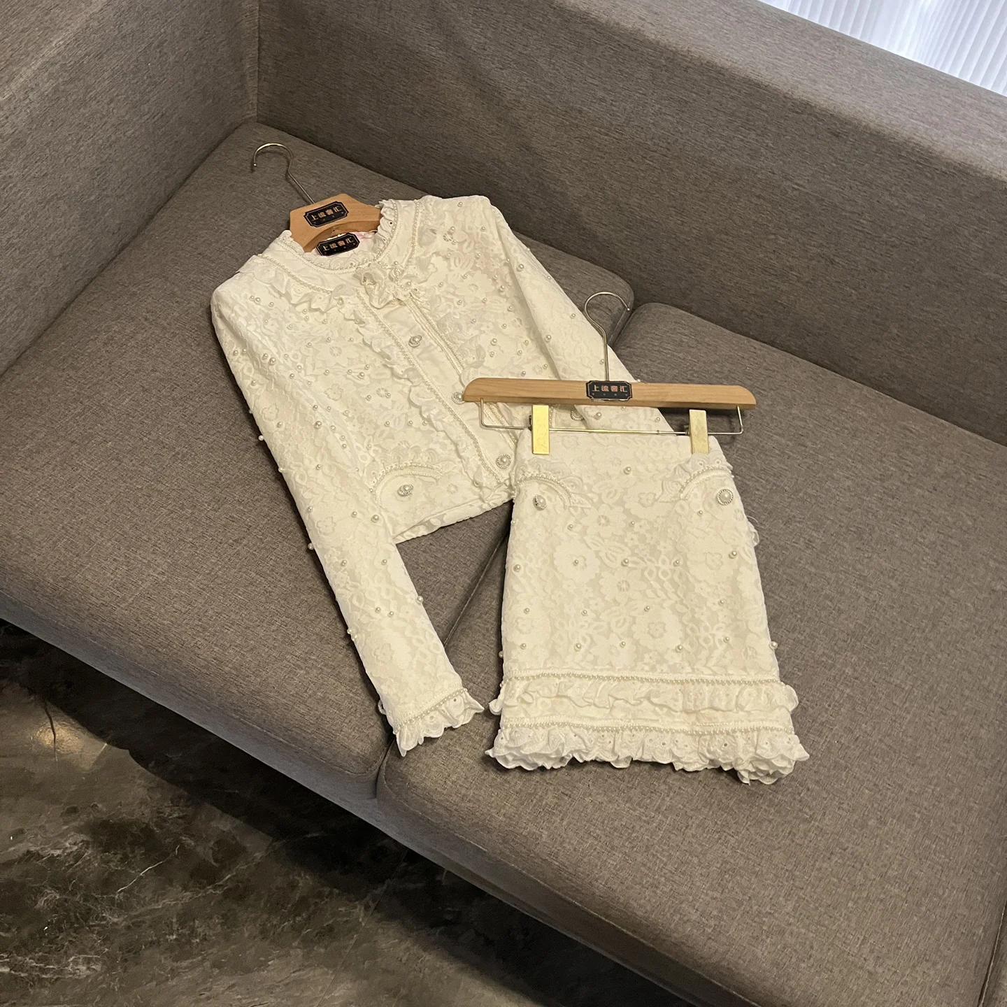 

Комплект из элегантной кружевной вышивки и юбки трапециевидной формы для женщин, тяжелый рабочий комплект из бисера, осенне-зимний модный насыщенный наряд для девочек