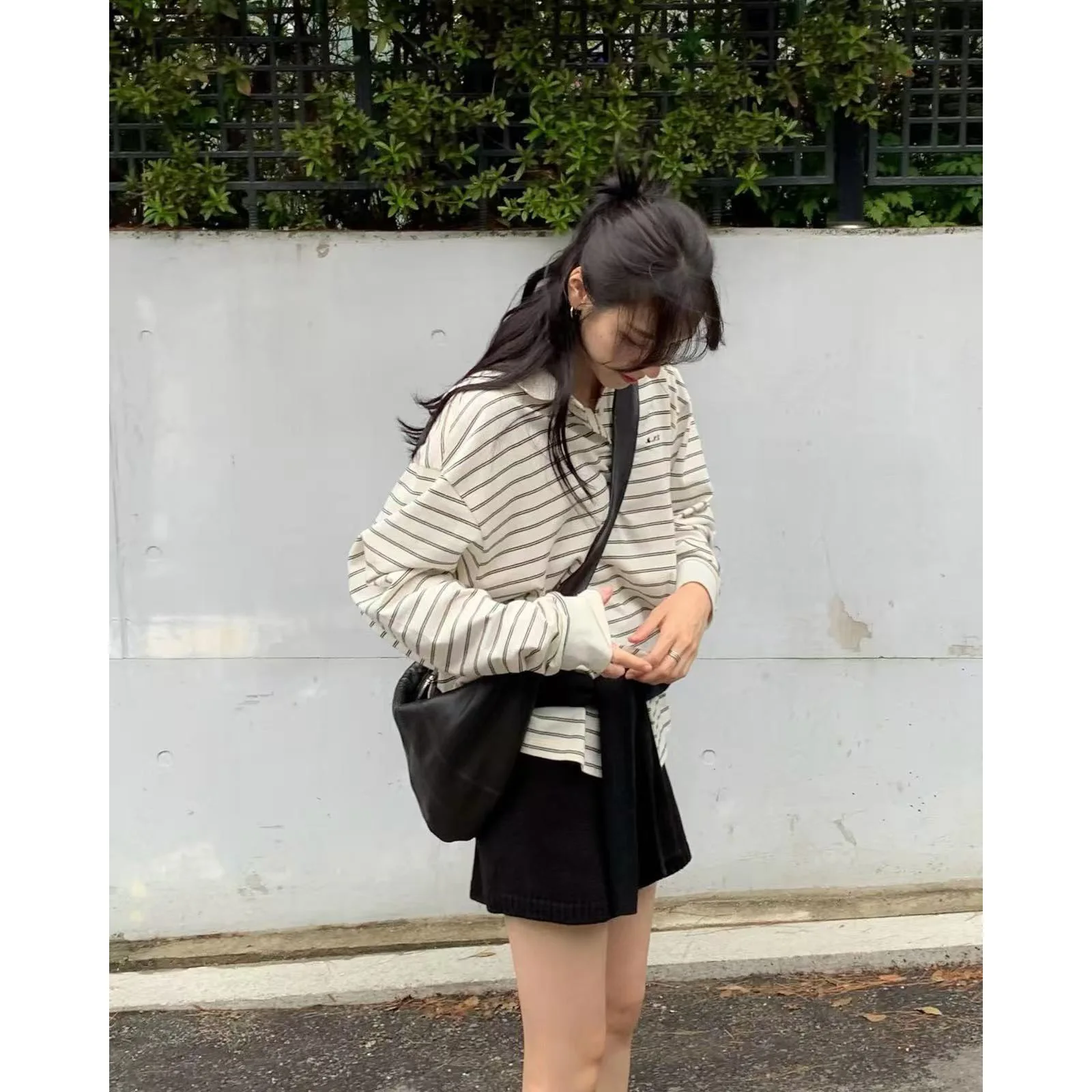 

Женская рубашка Monha Spring 2026 свободного кроя в полоску с длинным рукавом, прямого силуэта, из утолщенного хлопка, средней длины