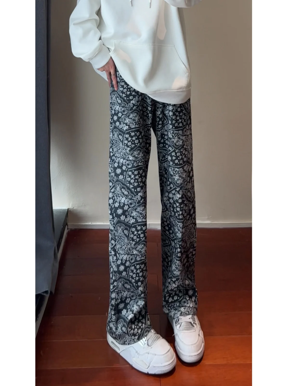 

American High Street Walnut Flower Denim Pants Autumn Winter Men's Trendy Handsome Straight Leg Long Trousers Casual Jeans