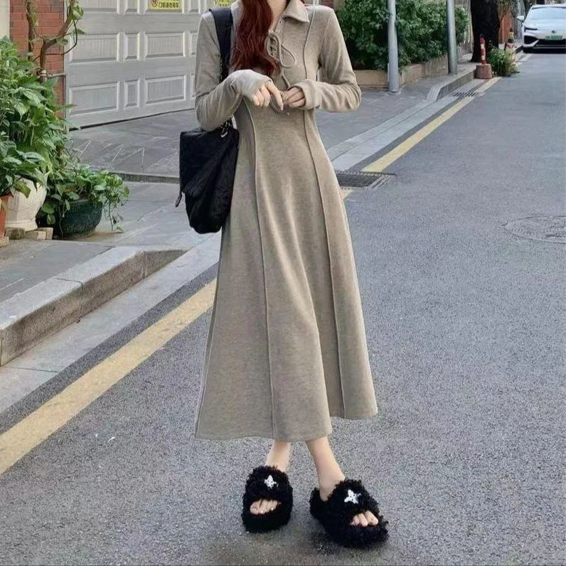 

Knitted Dress with Collar Bottom and Inner Long Skirt