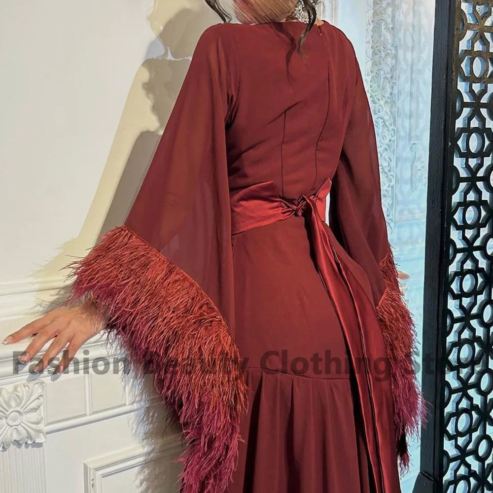 Robe de Rhen mousseline de soie à manches longues pour femmes avec plume, gaine élégante, col en V, fente haute, drapée, saoudien, mode féminine, robe de soirée