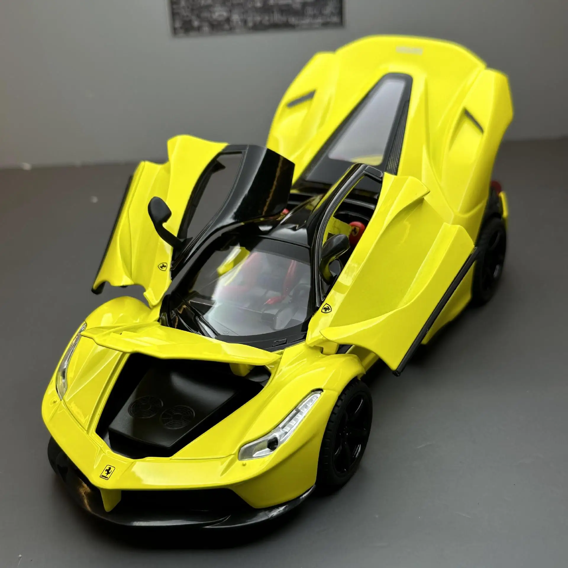 รถสปอร์ตรถของเล่นโลหะเฟอร์รารี่ Laferrari 1:22รถเก็บรวบรวมโมเดลรถยนต์รถของเล่นสำหรับ E181เด็ก