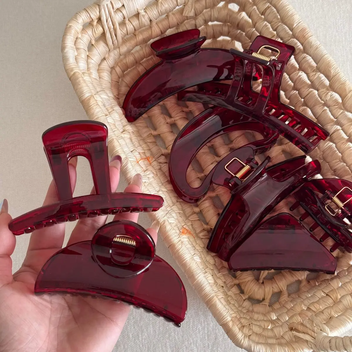 

Retro New Design Transparent Red Geometric Hollowed-out Hair Clip Simple Fashion Plastic Shark Clip Hair Accessories