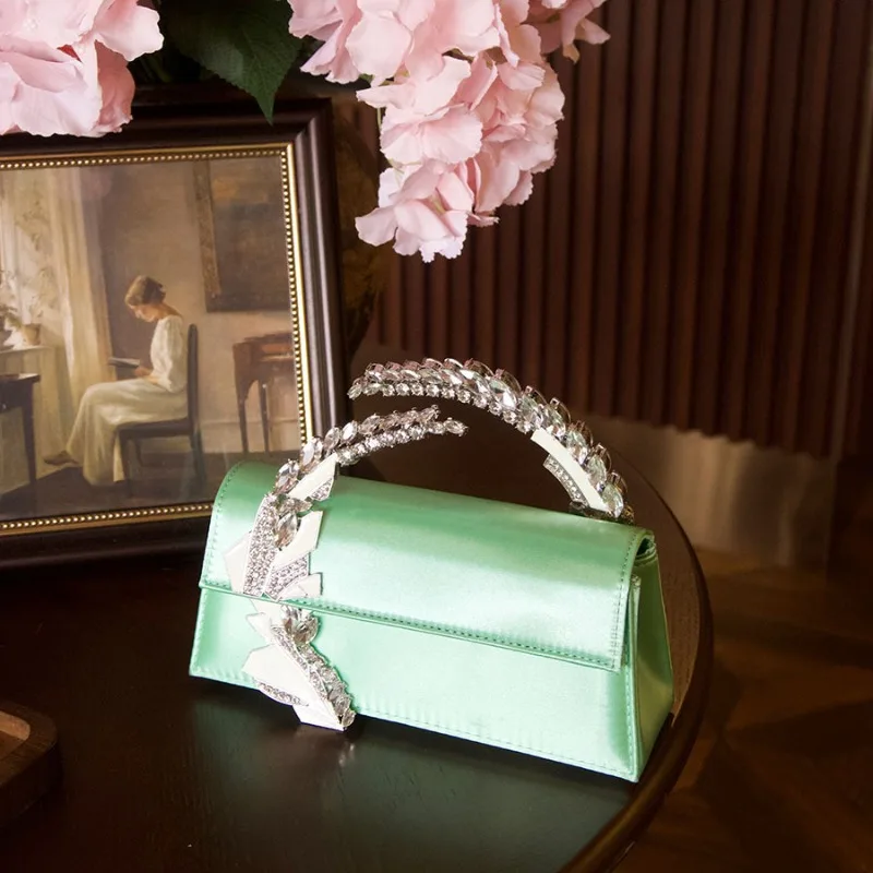 2026 New Women's Banquet Bag Fashionable High Quality Satin Handbag Solid Color Versatile Diamond Set Handheld Red Envelope