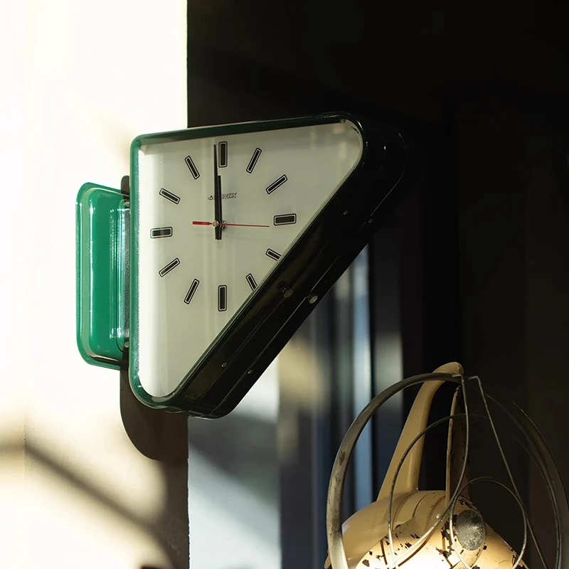 Metal Modern Wall Clocks Double-sided Triangular Wall Clock Silent Quartz Aesthetic Watches Living Room Clocks Decoration