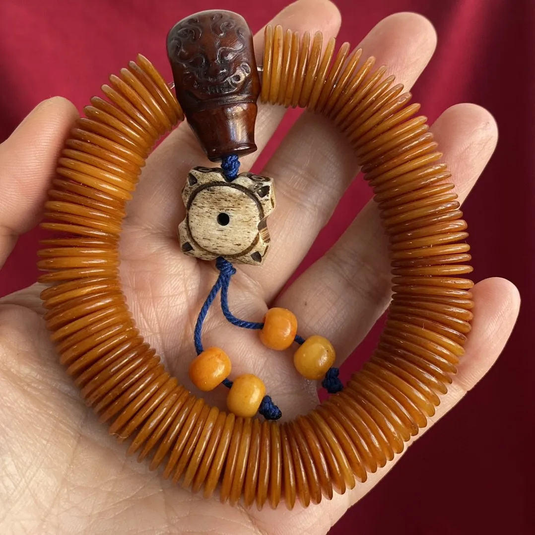 

of Tibetan style beef bone bone pieces bracelet with original colors, old materials, oil and vegetable bracelet