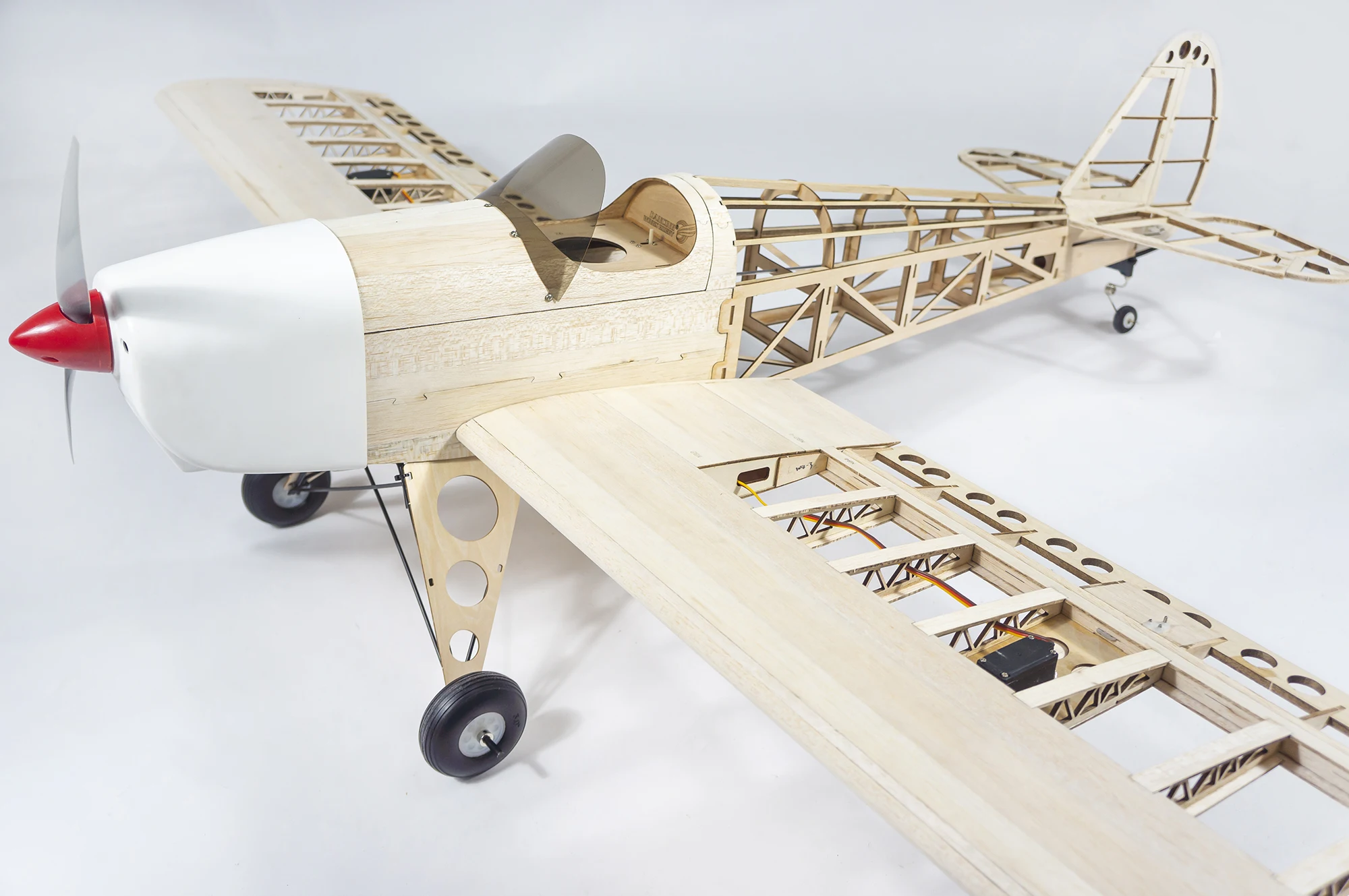 DW Hobby 1.6M Space Walker Bausatz – 63 Zoll 1:5 Maßstab Balsa Elektro-/Benzin-RC-Flugzeug S07 – Detail 10