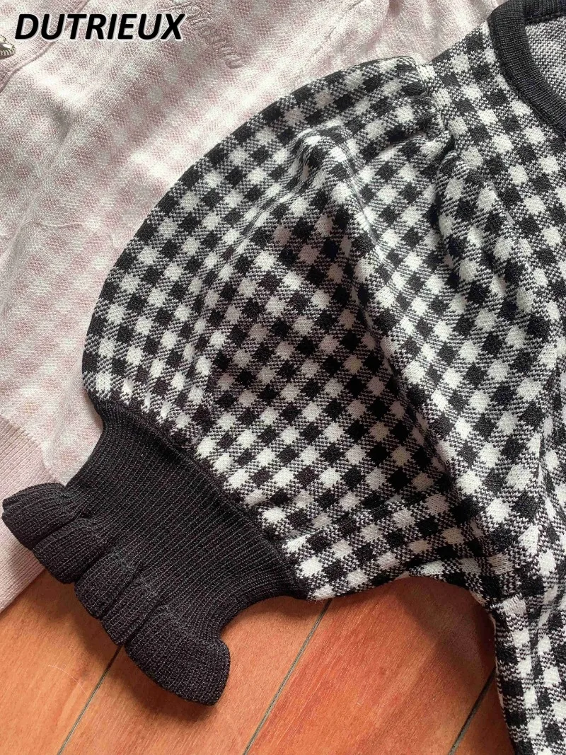 linda niña está soplando pompas de jabón 14908347 Foto de stock en Vecteezy, image size:800x1067