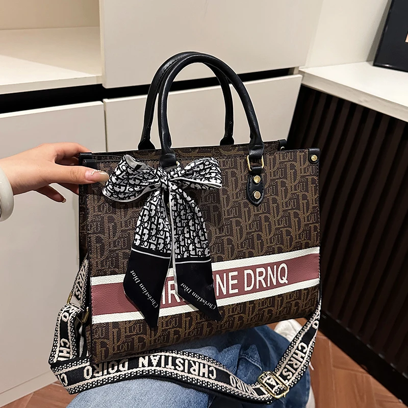 Durable Maillard Style Shoulder Bag Practical Travel Commuting Trendy Presbyopic Printing Exquisite Stylish