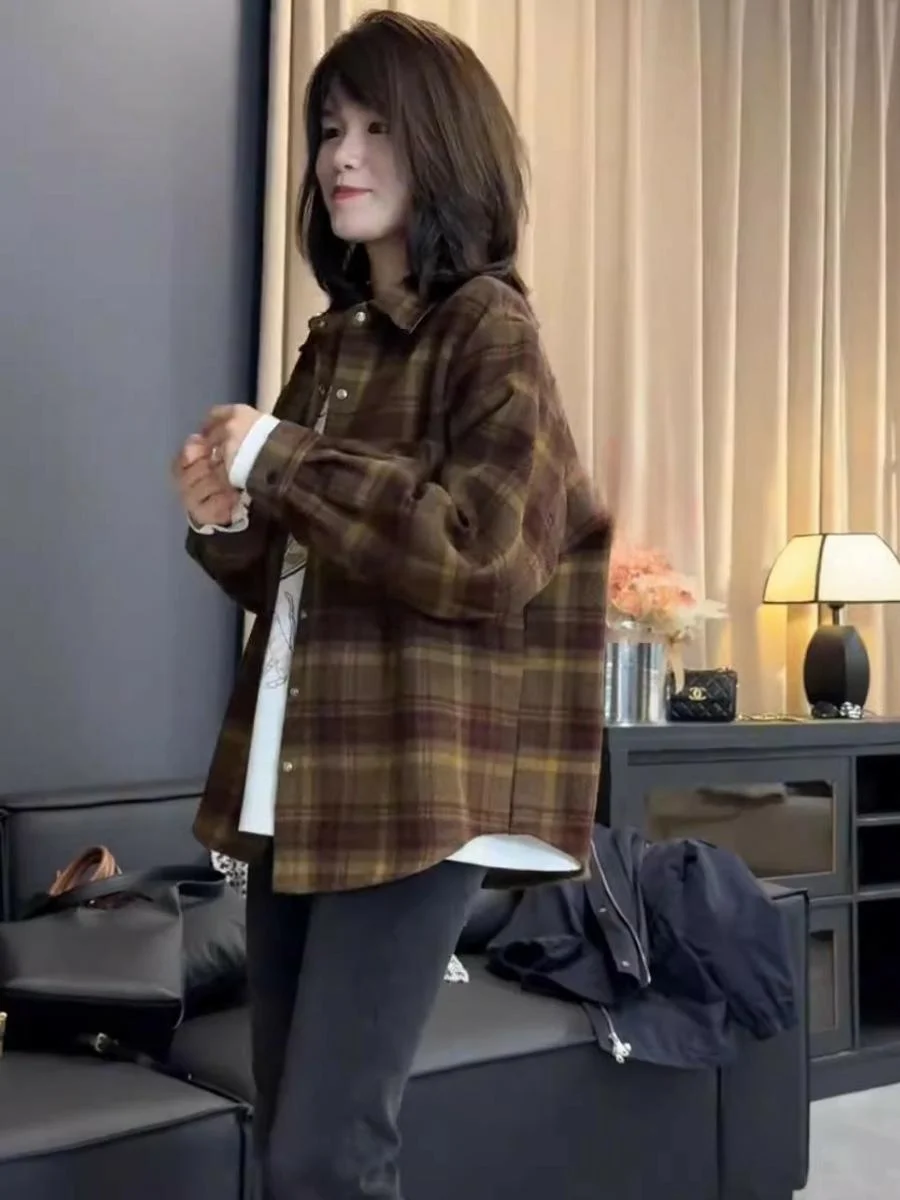 

Утепленная фланелевая рубашка-куртка в клетку женская, миди, свободного кроя, осень-зима, новый стиль 2026, повседневная, премиум-класса, маленький размер, топ