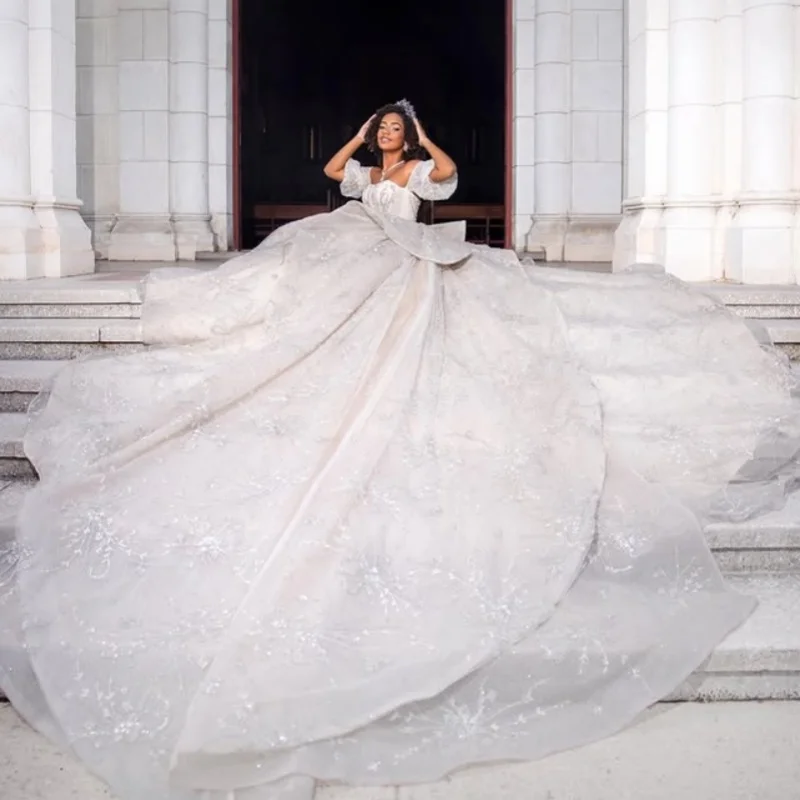 Abiti Quinceanera bianchi personalizzati con spalle scoperte decalcomania di cristallo Tull di pizzo Coda lunga Fiocco Vestido 15 Quinceanera