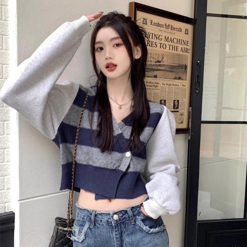 Pull en tricot rayé à manches bouffantes de style coréen avec un design asymétrique