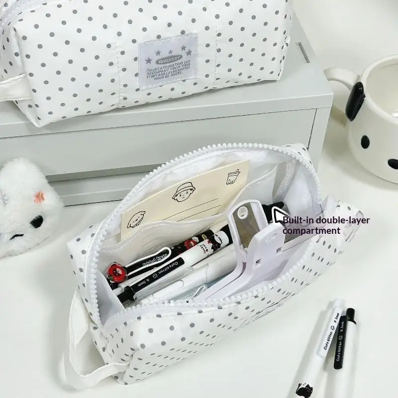 Weich gepolstertes Stiftetui mit Polka-Dot-Muster, großes Fassungsvermögen, tragbarer Griff, ideal für Schüler, zur Aufbewahrung von Schulmaterial. – Detail 2