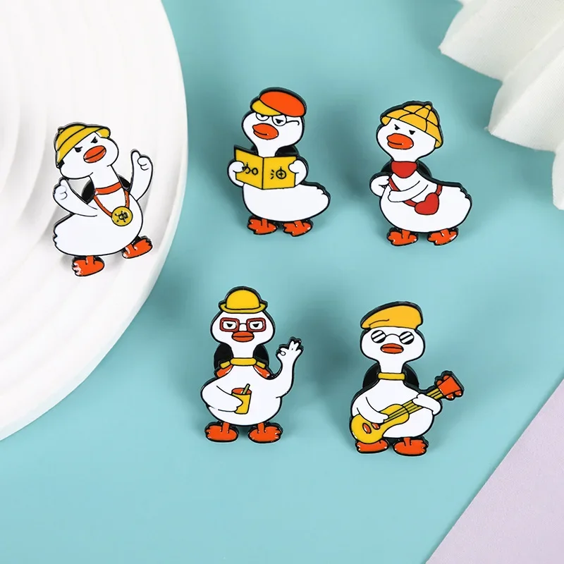 Cute Goose Enamel Pins Cartoon Animals Brooches Lapel Badges Jewelry Wholesale Fashion Gift for Friends Wholesale