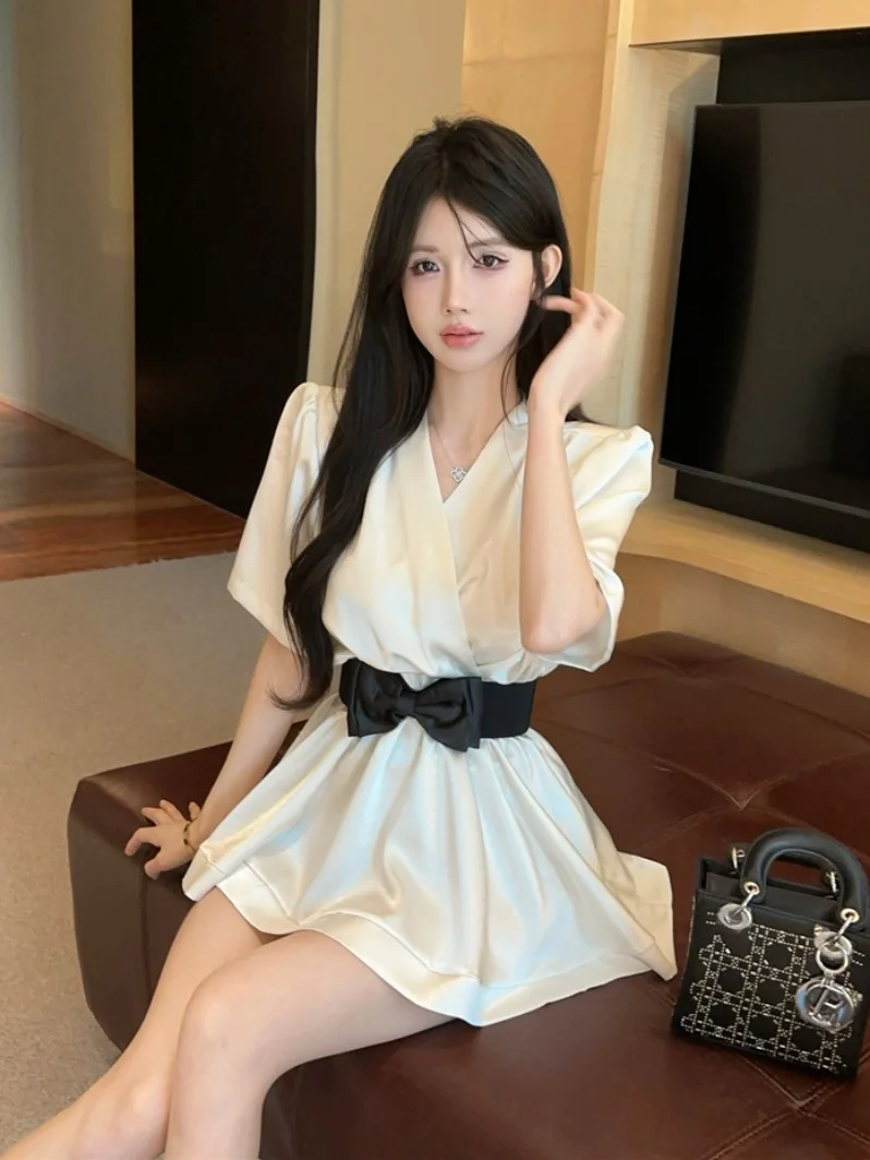 

Elegant V-neck Short Sleeve Shirt Women's Slim Fit Summer White Knot Waist-cinching Top Skin-friendly Breathable