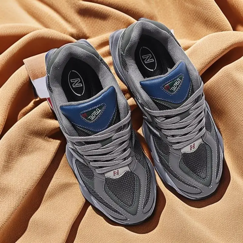 أحذية رياضية متعددة الاستخدامات مستوحاة من الرجعية للخريف والشتاء: صورة ظلية مكتنزة تلبي الراحة الحديثة للارتداء اليومي #1